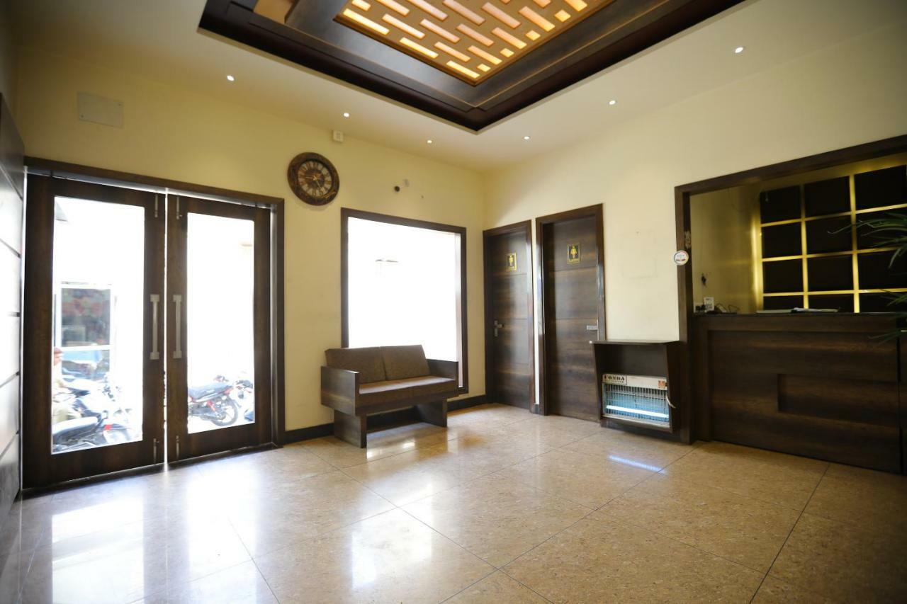 Oyo 40791 Hotel Hot N Fast Suratgarh エクステリア 写真